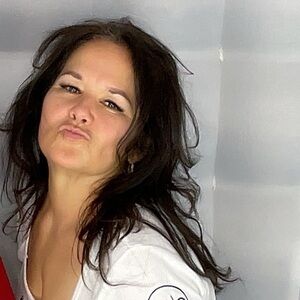 Meet your Posher, Yolie